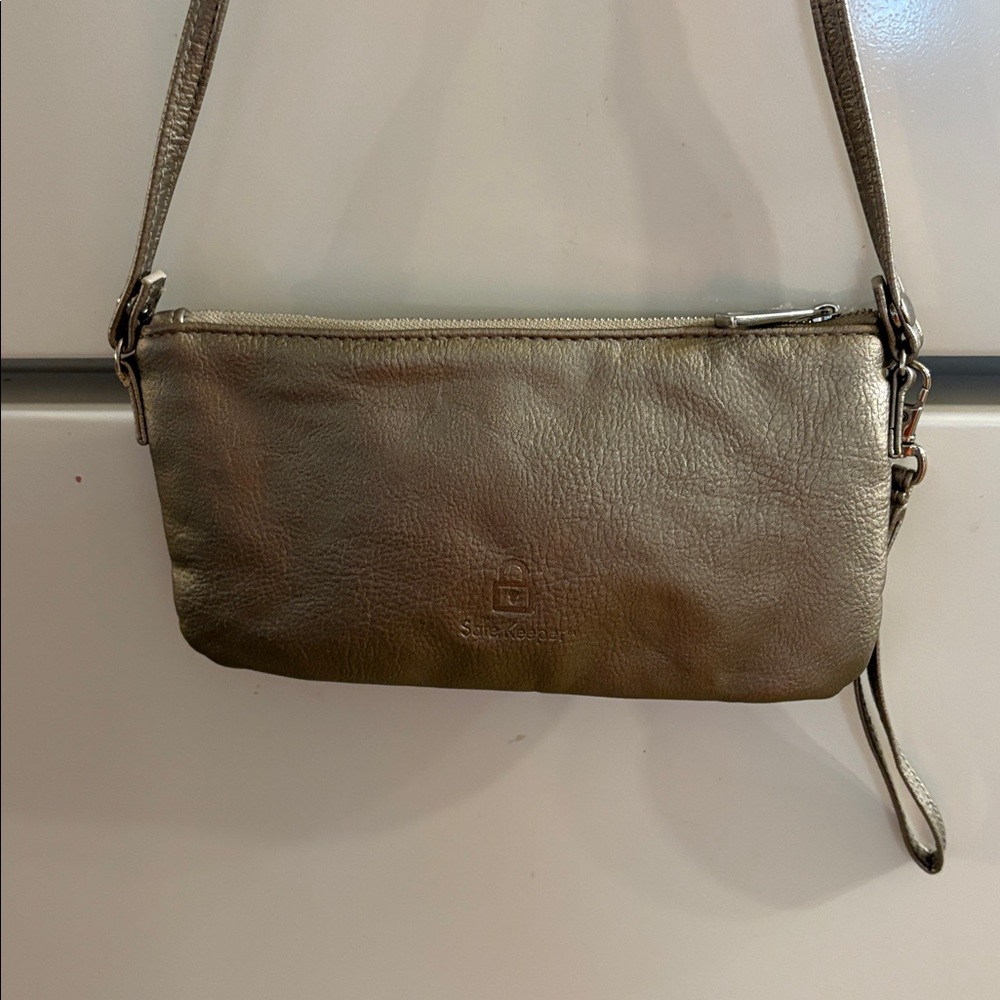 Silver color lightweight night out or travel bag. Cross body fit . - Picture 3 of 6